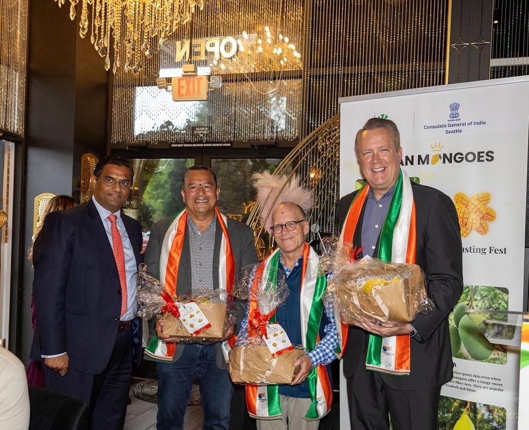  Mango Promotion Event at India Food Festival in Redmond – Indian Mangoes Presented to Washington State Representative Alex Ybarra and other dignitaries ( 9 July, 2025, Redmond )