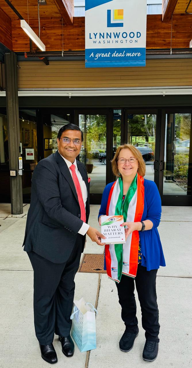  Meeting with Ms. Christine Frizzell, Mayor of Lynnwood at Lynnwood City Hall ( 21 March 2024 )