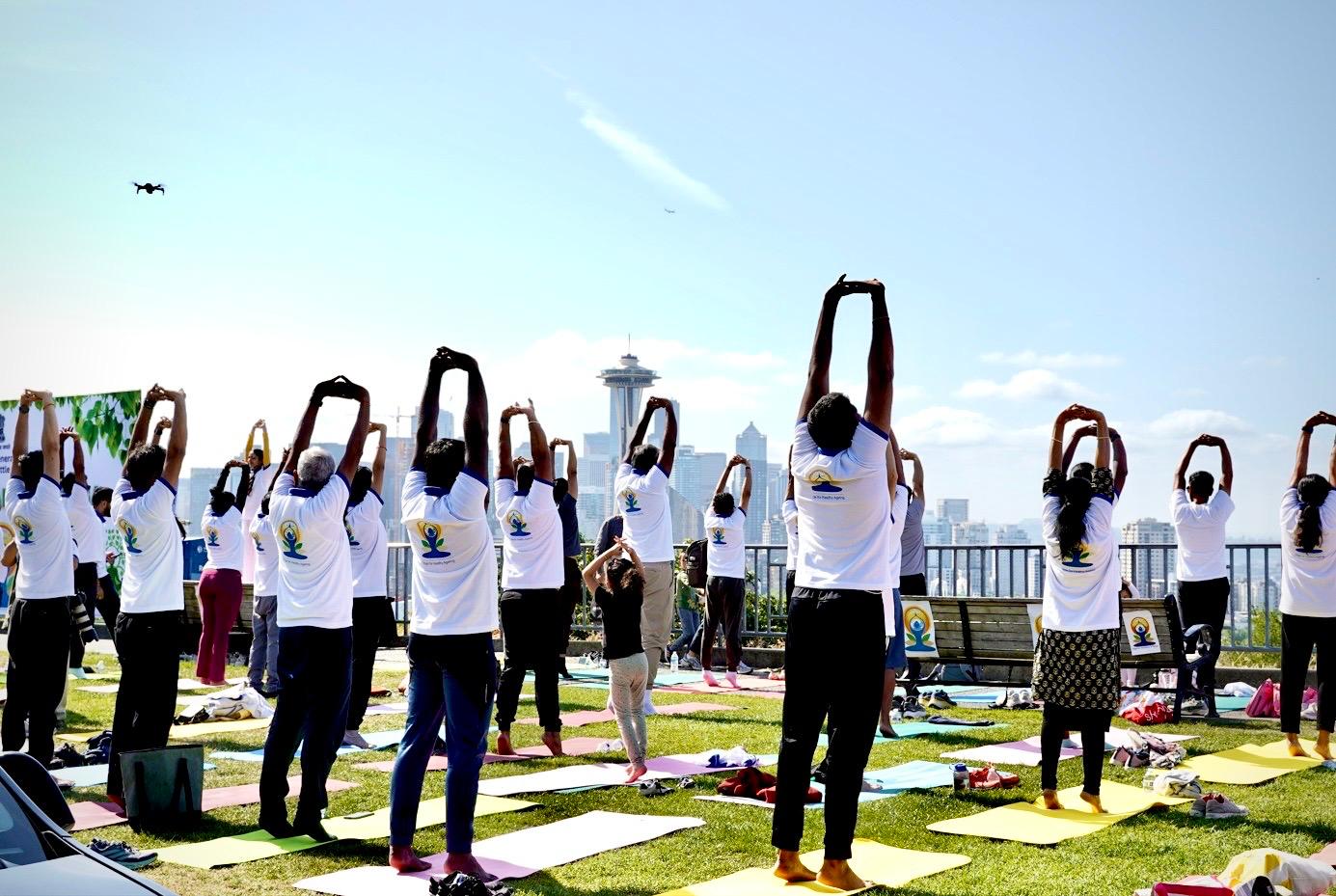  Yoga @ Seattle Skyline