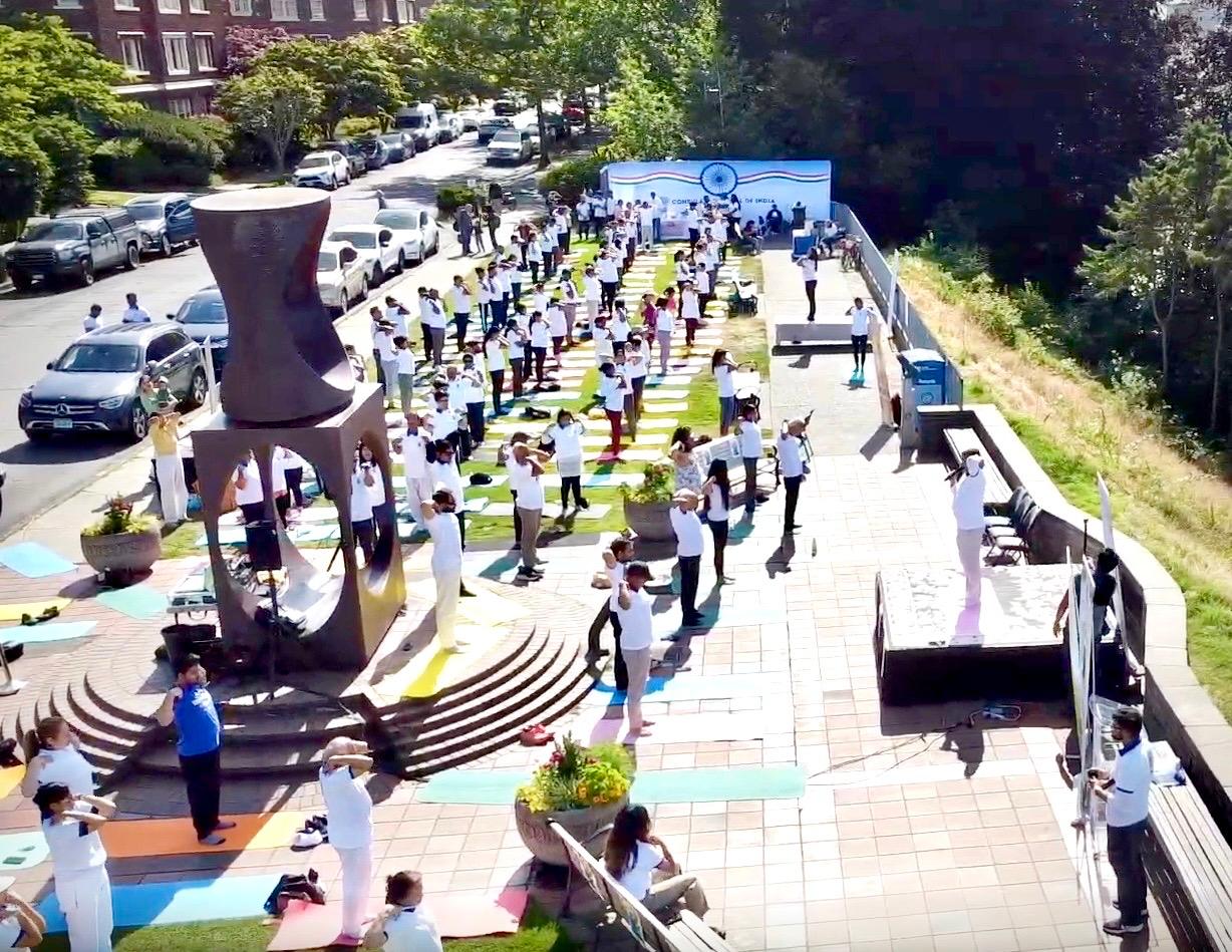  Yoga @ Seattle Skyline