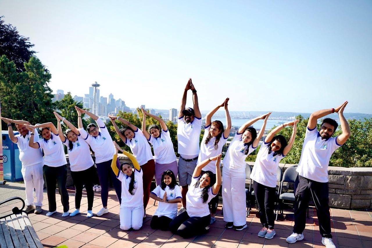  Yoga @ Seattle Skyline