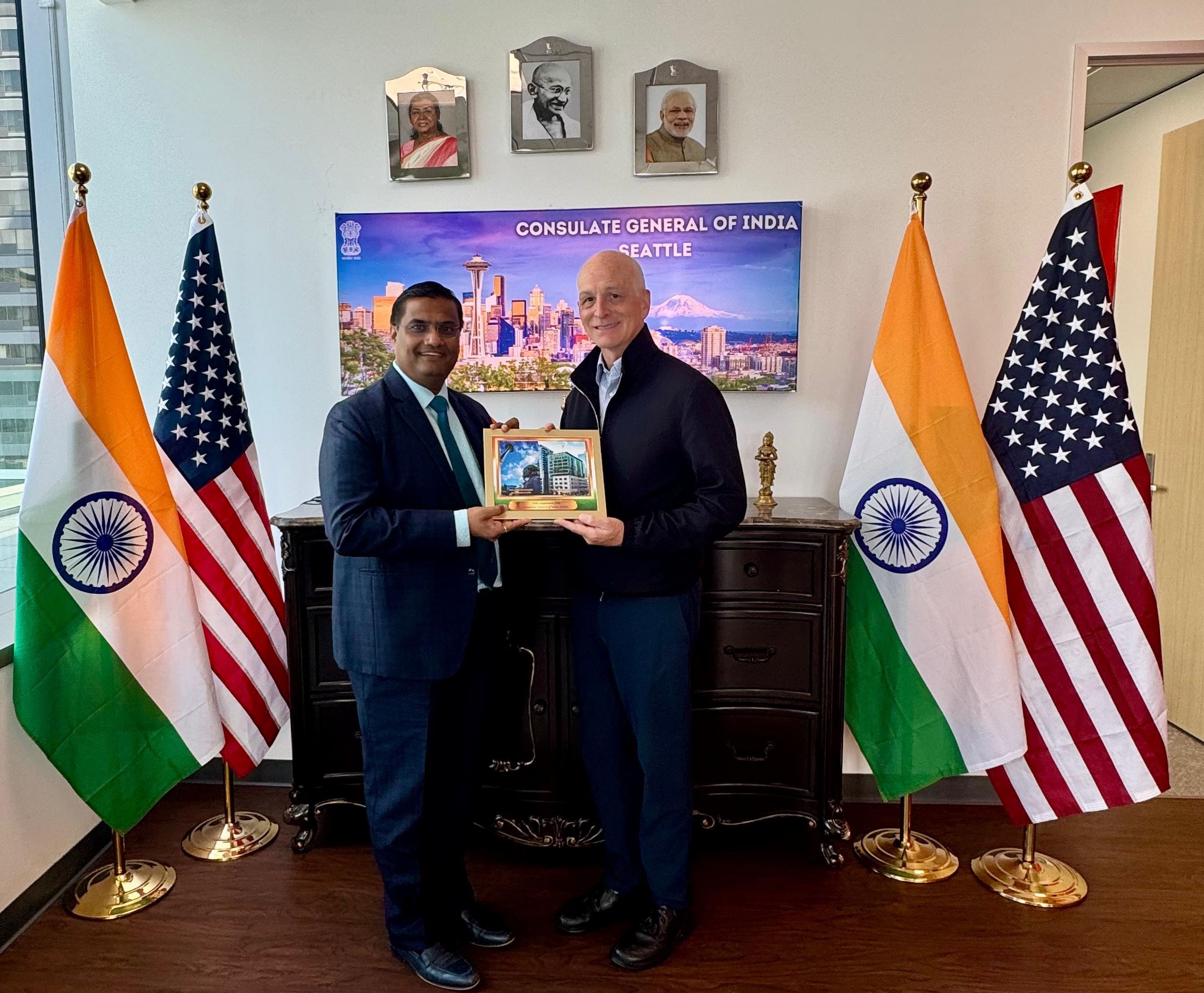  Good to welcome U.S. Rep Adam Smith (WA-9) at the Indian Consulate in Seattle today. 

Thank him for his strong support to strengthening our bilateral ties!

( 4 August 2025, Seattle)