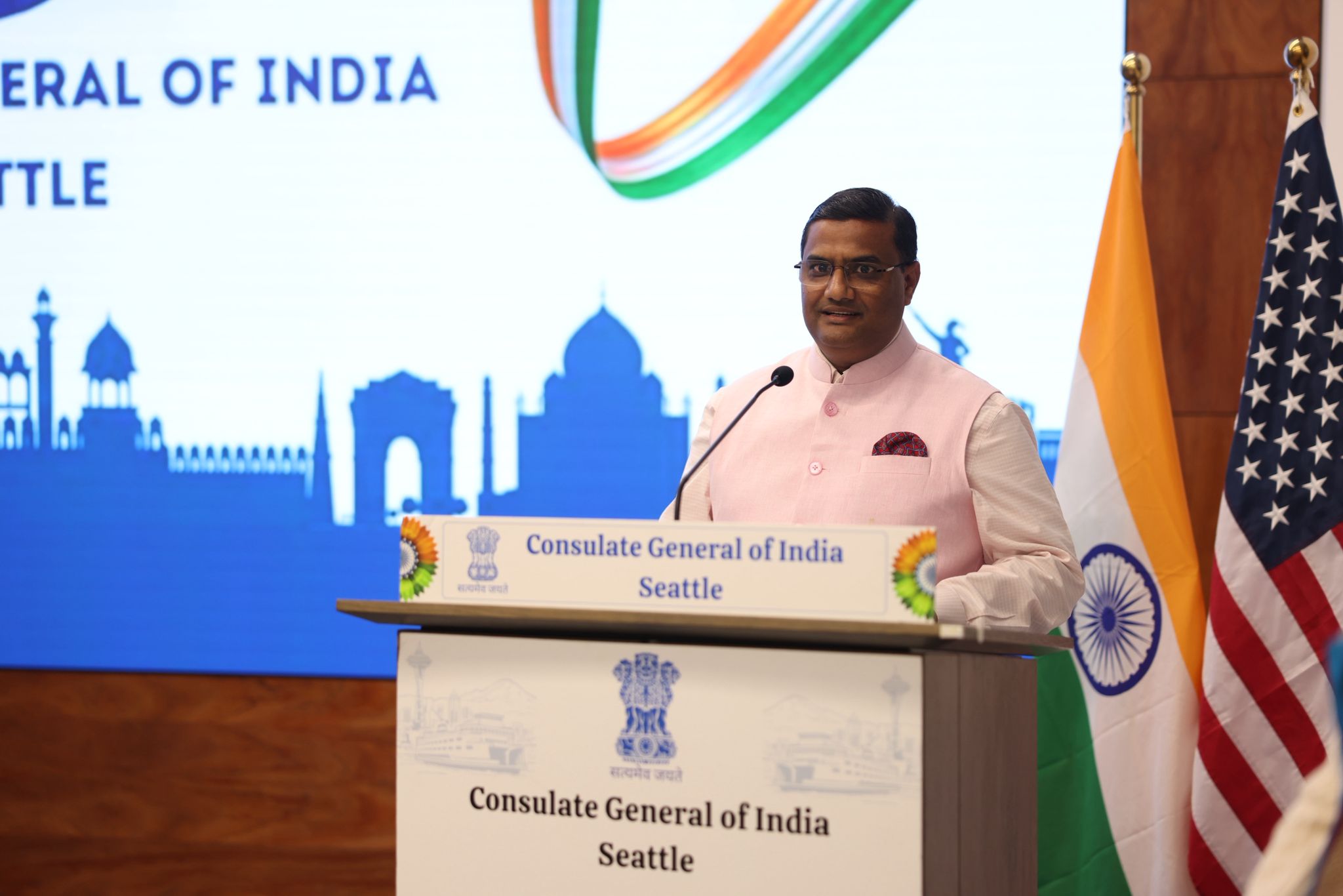  Consul General addressing the gathering at the interactive session with Indian American community leaders (16 November 2025, CGI Seattle)