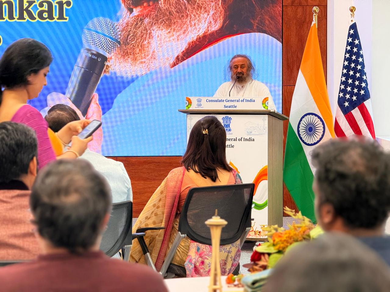  Gurudev Sri Sri Ravishankar ji addressing the gathering (20 October 2025, Seattle)