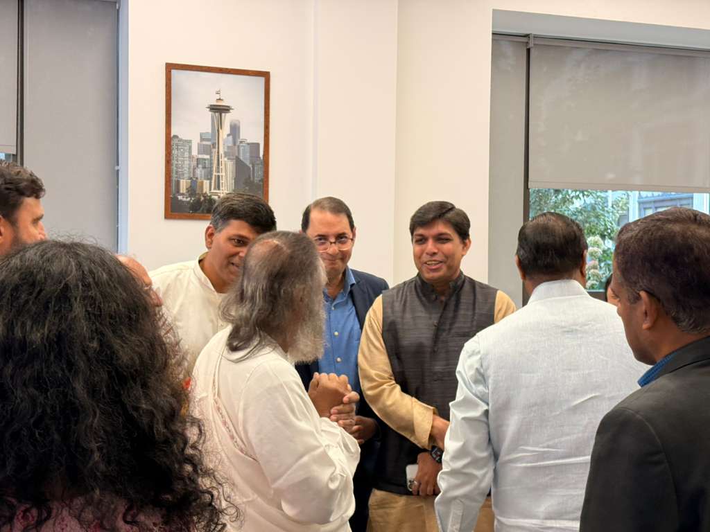  Indian Community in Seattle interacting with Gurudev Sri Sri Ravishankar ji (20 October 2025, Seattle)