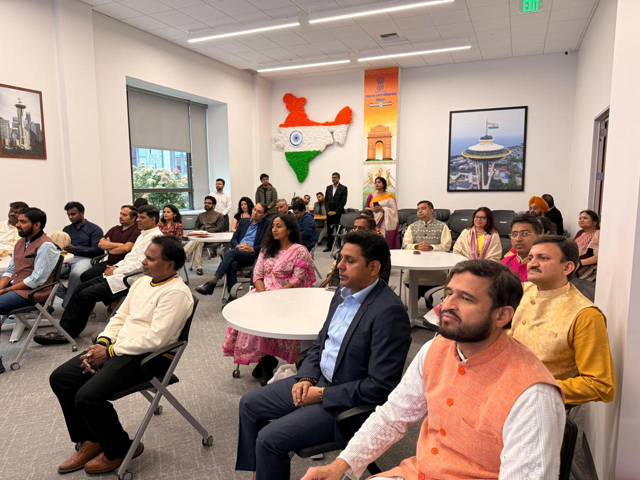  Participants at a special gathering for Gurudev Sri Sri Ravishankar ji at the Consulate (20 October 2025, Seattle)