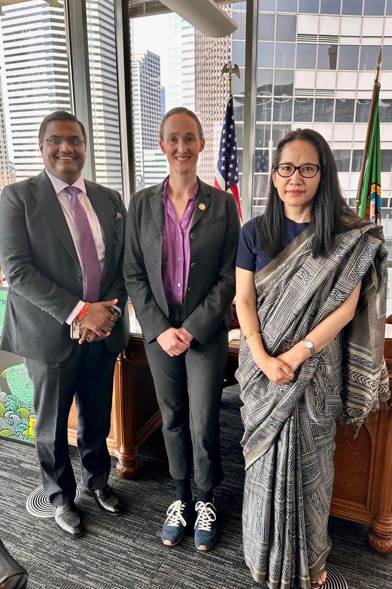  Amb. Namgya C. Khampa, Deputy Chief of Mission, began her Seattle visit by paying floral tribute at the Swami Vivekananda Monument and meeting with Mayor Katie Wilson.