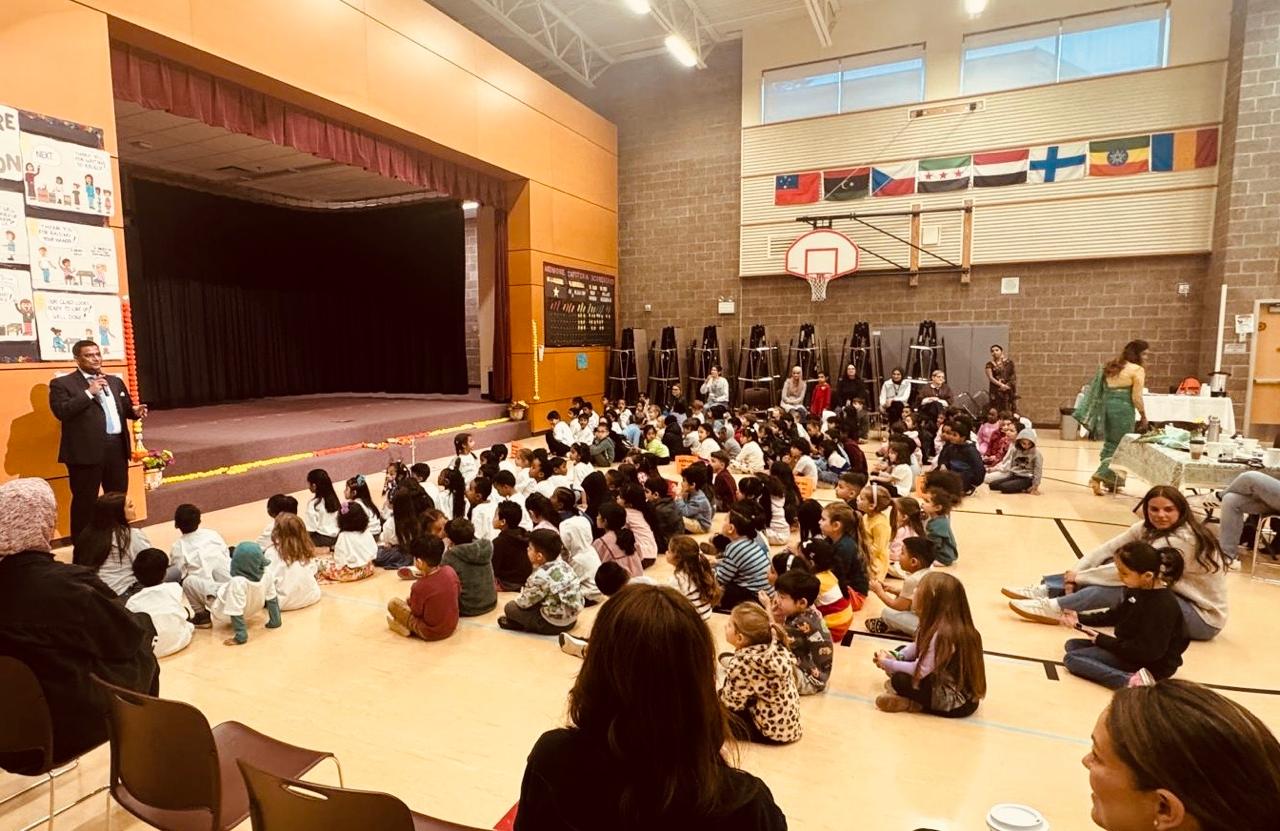  	Consul General addressing the students and parents at Ardmore Elementary School at World Hindi Diwas celebrations ( 9 January 2026, Bellevue)