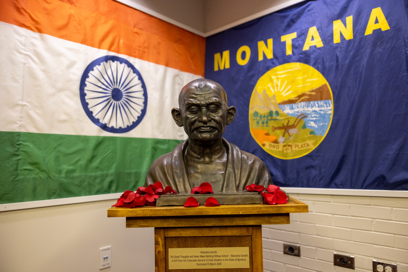  Hon’ble Governor Greg Gianforte Unveils the First Bust of Mahatma Gandhi in Montana
